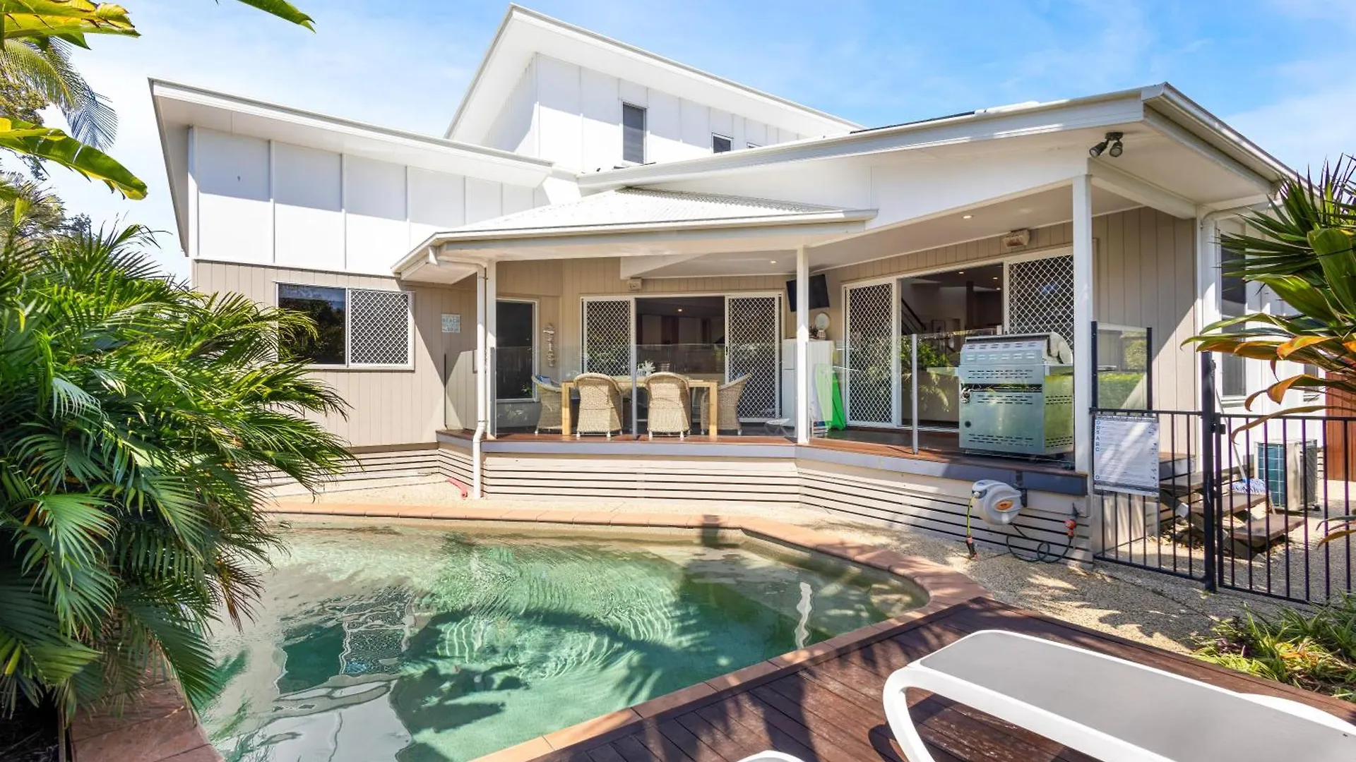 Beecheyana North - Beach Villa With Heated Pool Mudjimba
